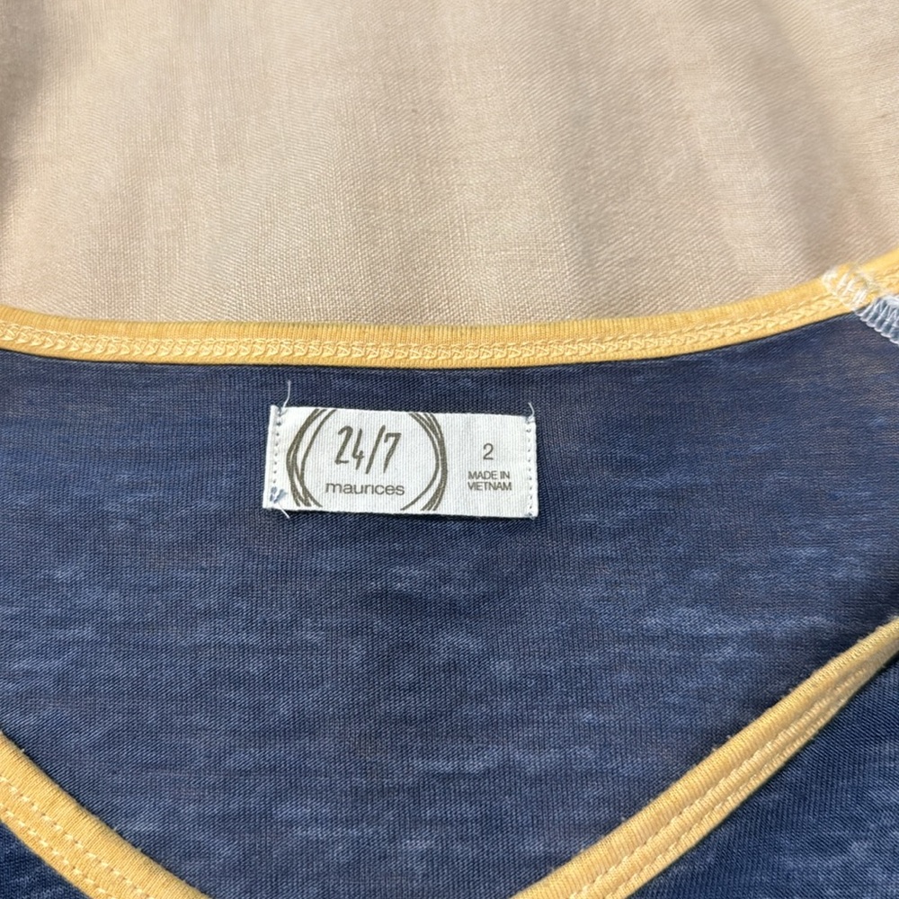 Cold Shoulder Tee - Picture 3 of 5